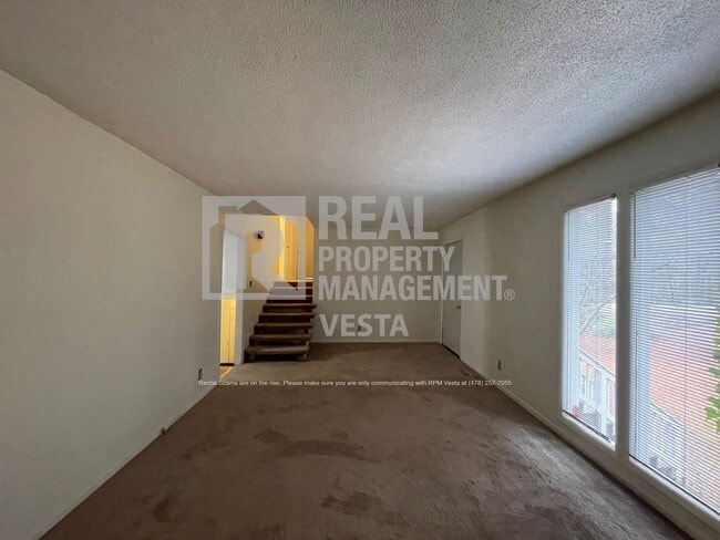 Building Photo - 5081 Idleway Dr