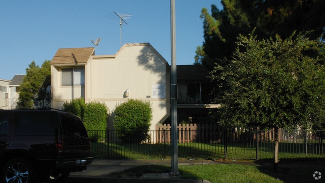 Primary Photo - 1407 Tami Lee Dr