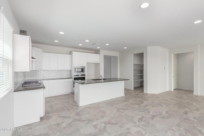 Building Photo - 8529 S 67th Dr