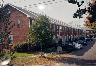 Building Photo - 228 Fairmont Ct