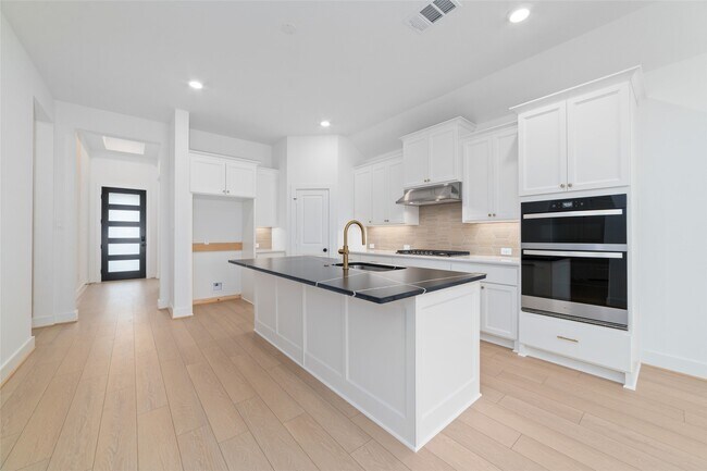 Building Photo - 5177 Enchanted Pne Ct