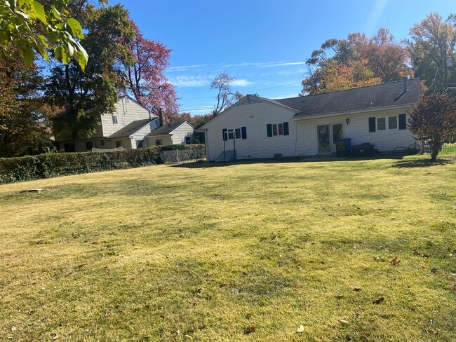 Building Photo - 253 Holly Ave