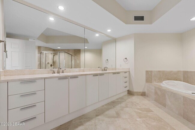 Building Photo - 241 Riverside Dr