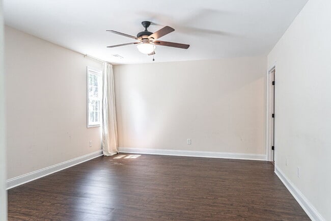 Building Photo - 555 N Saylor St