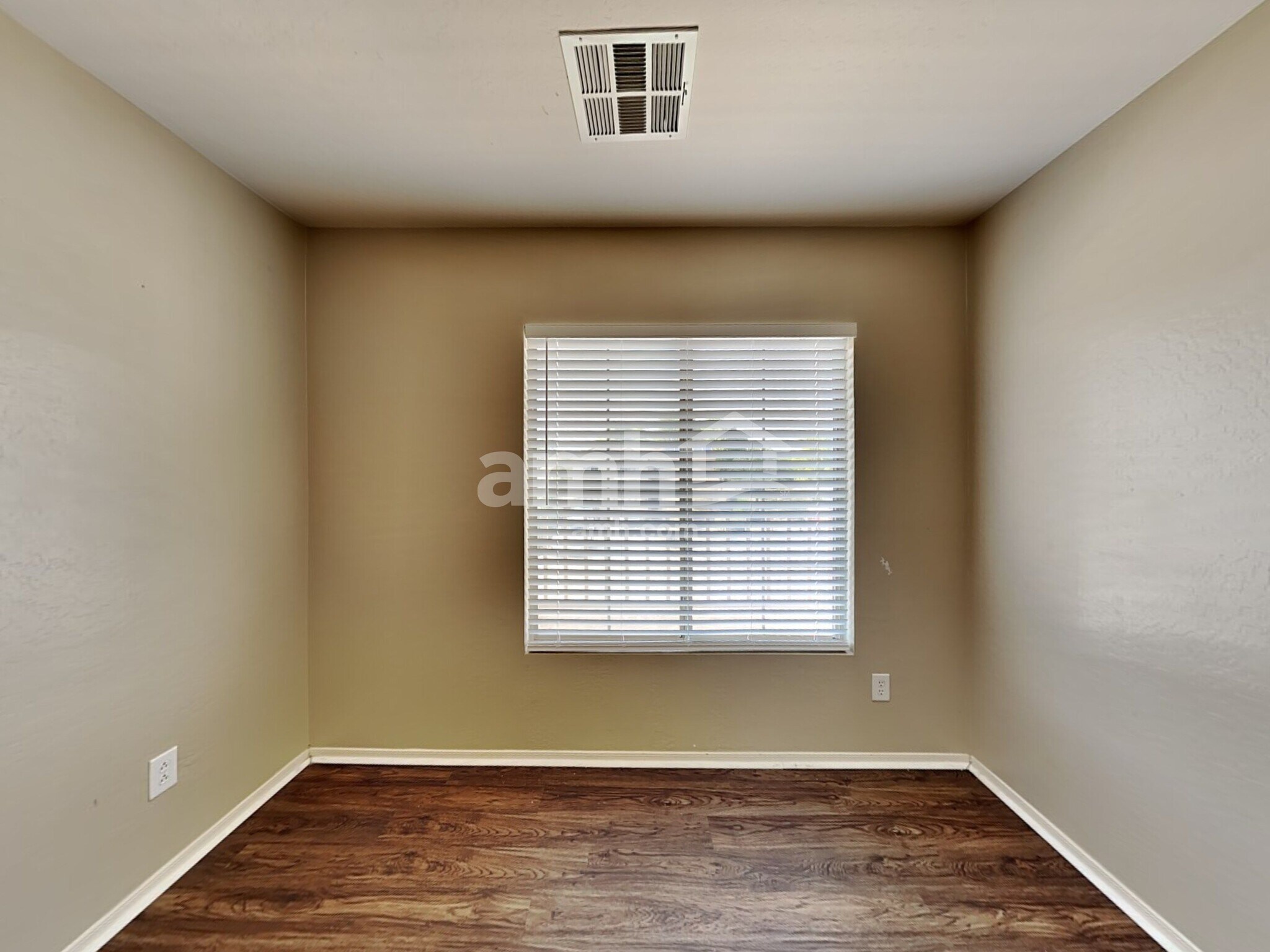 Building Photo - 99 S 165th Dr