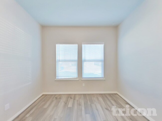 Building Photo - 13532 Emerson Wy