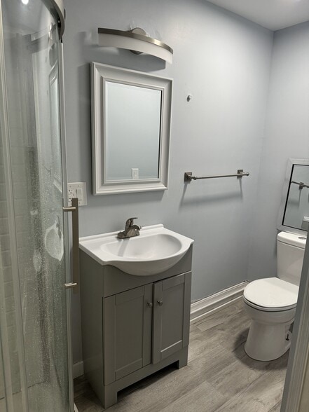bathroom - 23 Woodland St