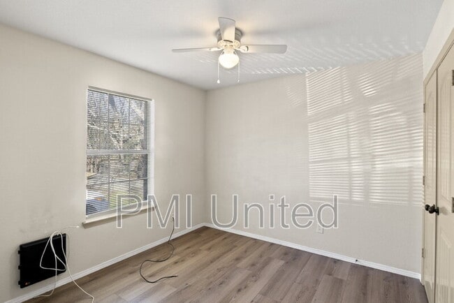 Building Photo - 2335 N Elm St