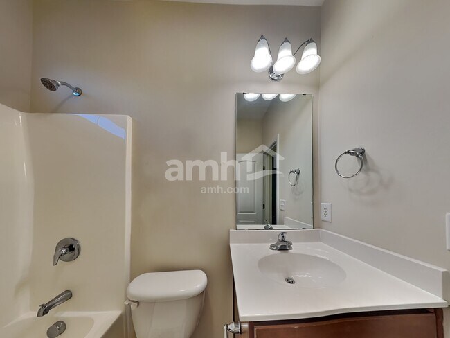 Building Photo - 2217 Magnolia Ct