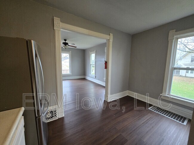 Building Photo - 949 13th St