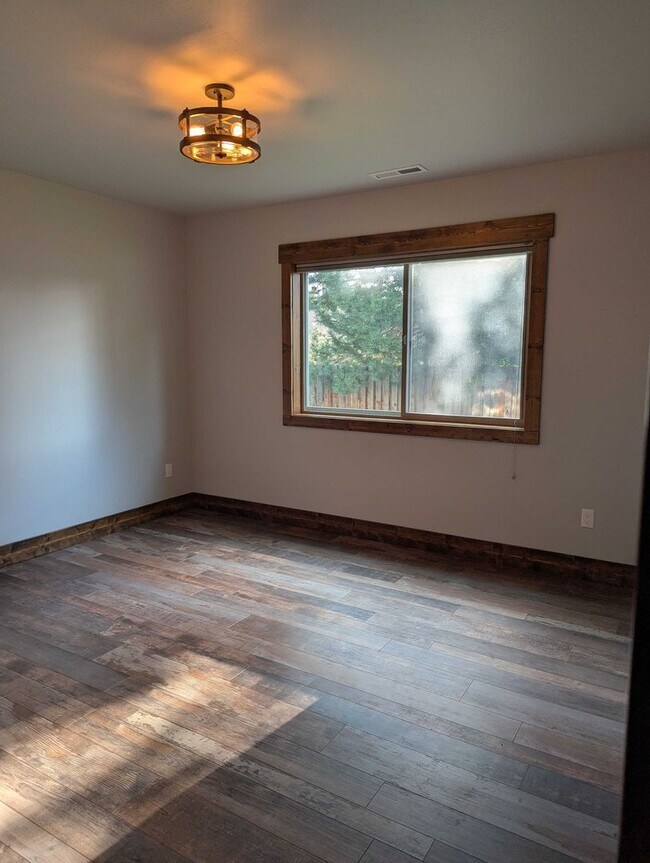 Building Photo - 247 Northland Dr