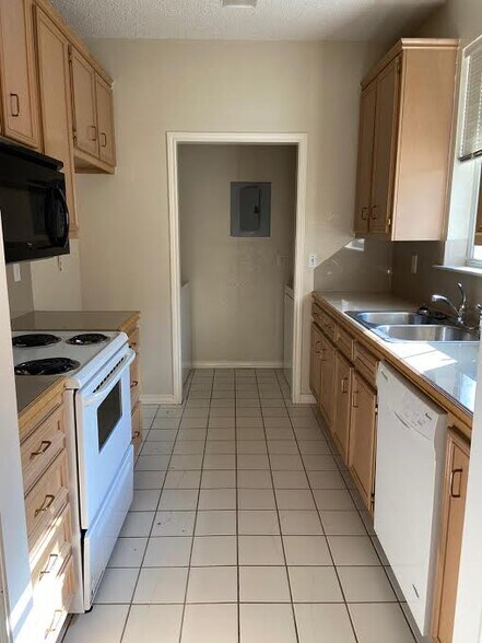 Building Photo - 709 Nightingale Ave