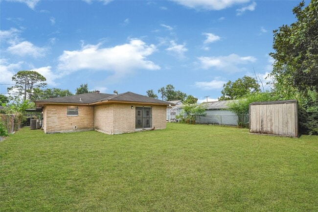Building Photo - 3317 Le Badie St