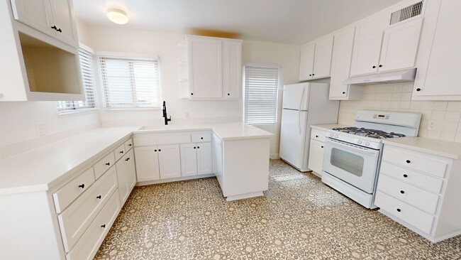 Building Photo - Charming Remodeled 2 Bed/1 Bath Home in Sa...