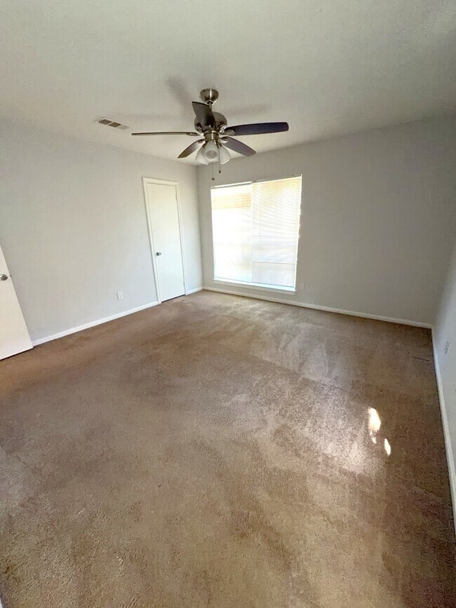 Building Photo - 714 Cherry Valley Dr