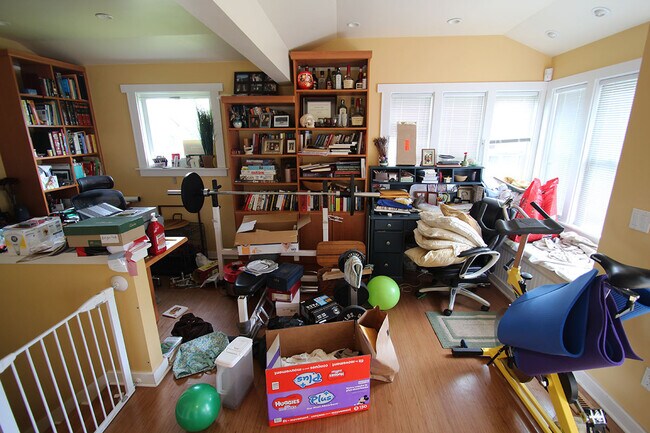 Building Photo - RENOVATED 3 BEDROOM SEATTLE HOME FOR RENT W LARGE, PRIVATE CORNER LOT!