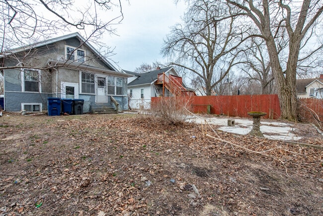 Building Photo - 236 S Park Ave
