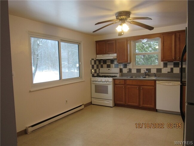 Building Photo - 837 Beach Rd