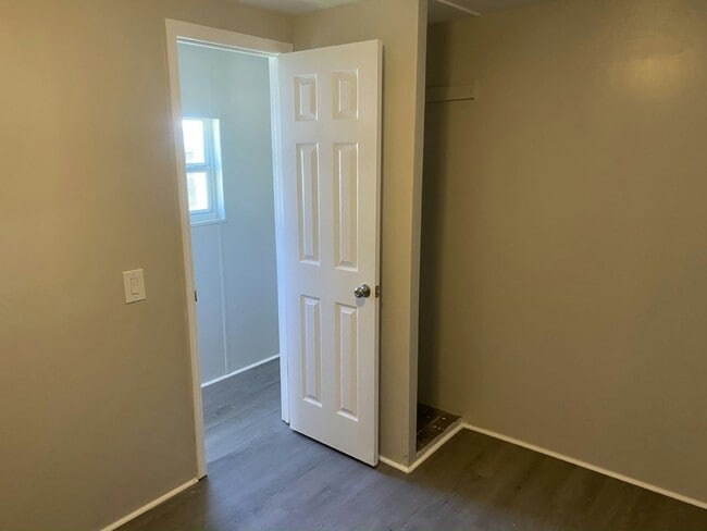 Building Photo - 4 Crest Ave