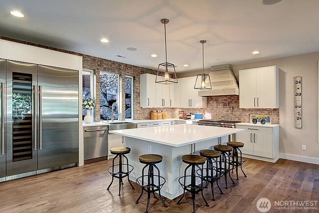 Building Photo - 4bd/3.5ba Kirkland Home