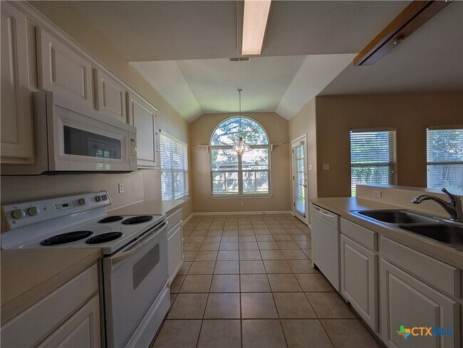 Building Photo - 947 River Rock