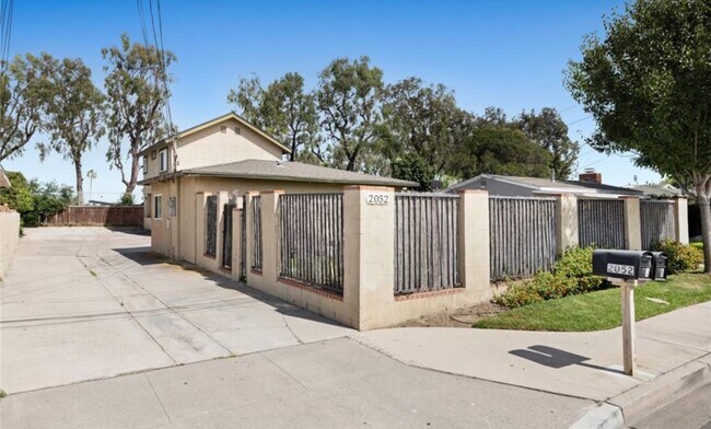 Fence to be updated on private yard - 2052 Pomona Ave