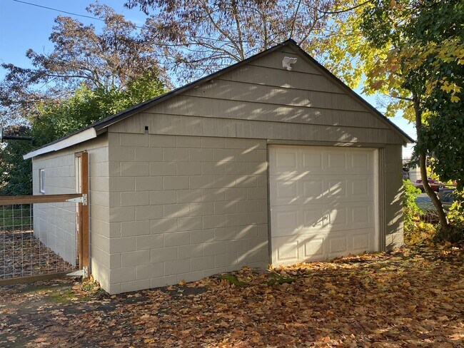 Building Photo - 13211 C St S