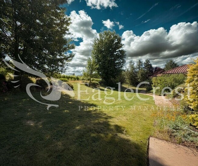 Building Photo - Luxury Bella Terra Estate with Mountain & Vineyard Views