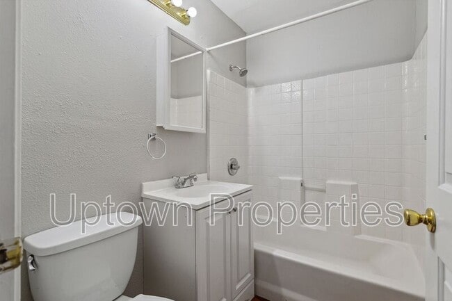 Building Photo - 11551 SW 64th Ave