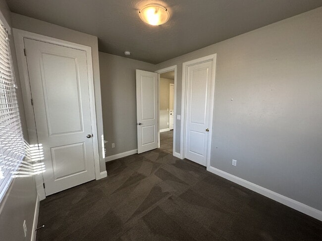 Building Photo - 3292 E 2890 S