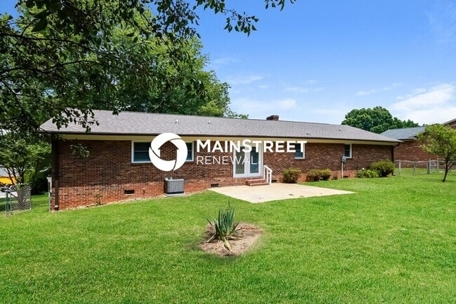 Building Photo - 663 Sunridge Dr