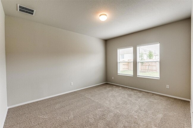 Building Photo - 140 Thunder Oak