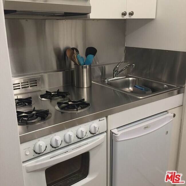 Building Photo - 472 Rosecrans Ave