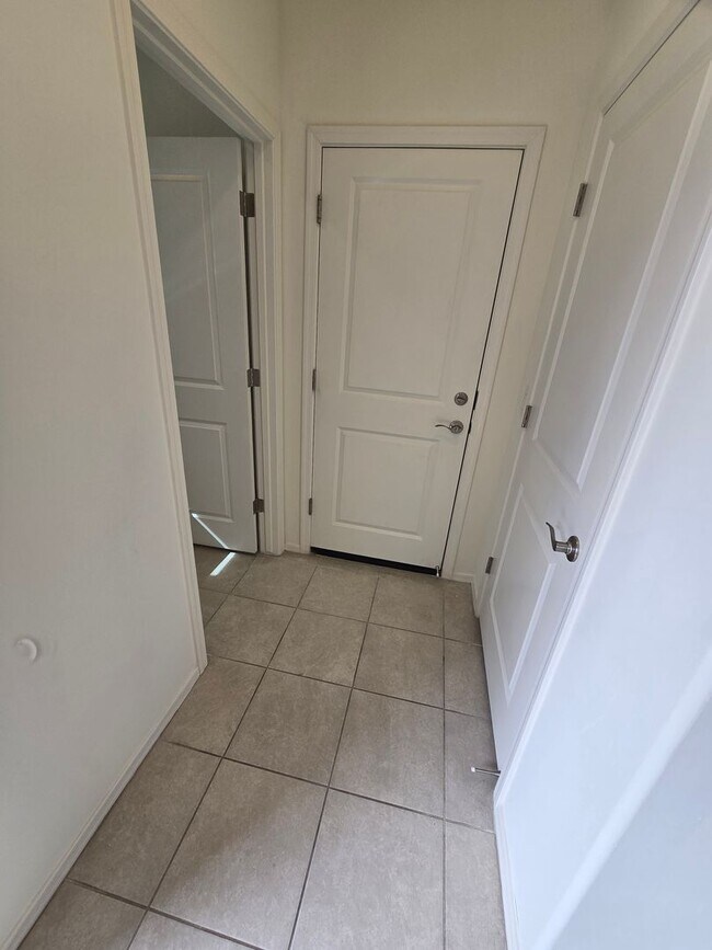 Building Photo - Like-New Home in Southeast Tucson’s Most Desirable Neighborhood!