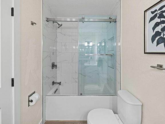 Building Photo - 4000 Rio Rd