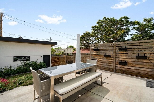 Building Photo - Luxury 4BD, 5BA Duplex in LoHi with Covered Rooftop Deck