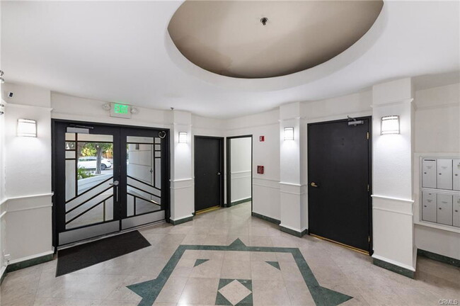Building Photo - 1401 S Bentley Ave