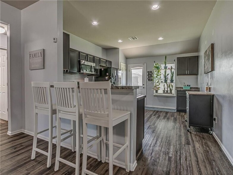 Building Photo - 1912 Autumn Way