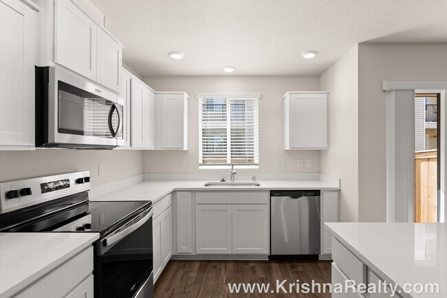 Building Photo - Beautiful NEW CONSTRUCTION 3 Bedroom 2.5 B...