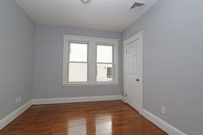 Building Photo - 249 Kittredge St