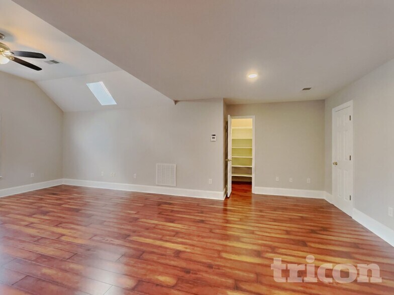 Building Photo - 1585 Deer Run Ct