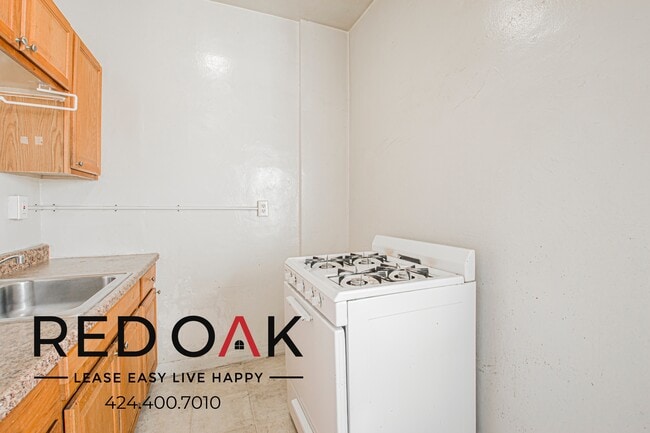 Building Photo - 302 Alexandria Ave