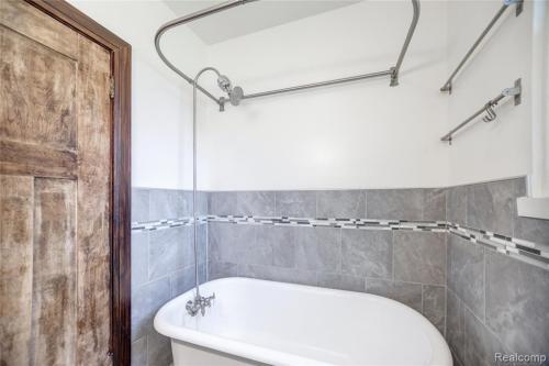 Building Photo - 7472 Woodrow Wilson St