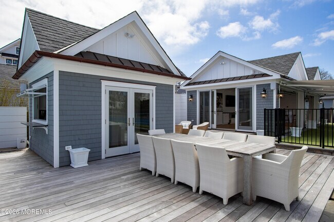 Building Photo - 207 Monmouth Ave