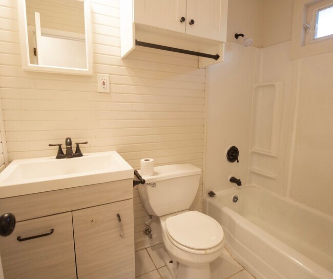 Building Photo - 2501 Brookside Ct