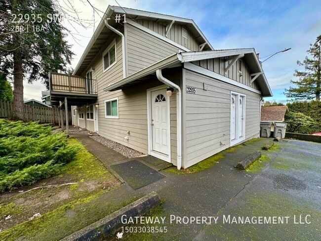 Building Photo - 22935 SW Pine St