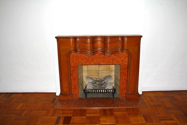 Building Photo - 660 Whitmore Rd