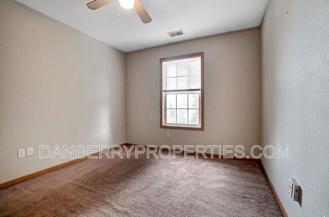 Building Photo - 1115 N Byrne Rd