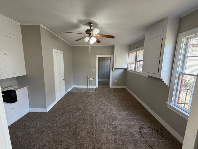 Building Photo - Beautiful 1 Bedroom Highland Duplex with bonus flex room!