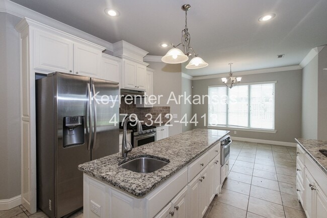 Building Photo - 3805 SW Gemstone Blvd